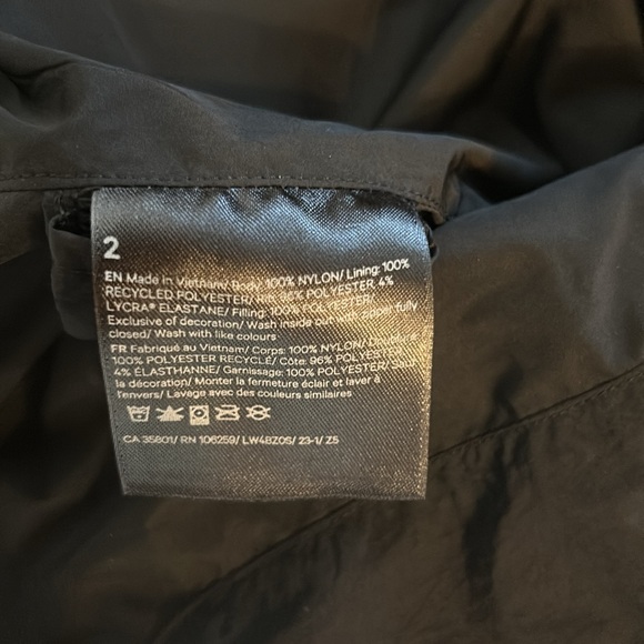 Lululemon Short Insulated Bomber Jacket Black with notched waist Size 2 - Picture 9 of 9